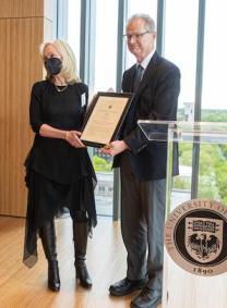President Paul Alivisatos presents the 2022 Laing Award to Prof. Lisa Wedeen.